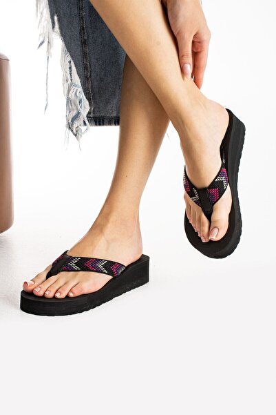 Bermody Γυναικείες παντόφλες παραλίας Kaila με μαύρη πλατφόρμα με τακούνι 4,5 εκ. υφασμάτινες σαγιονάρες που δεν πικραίνουν τα δάχτυλα, καλοκαιρινές παντόφλες για την πισίνα