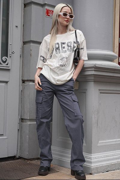 Madmext Cargohose mit geräucherten Taschen und Details Mg1602