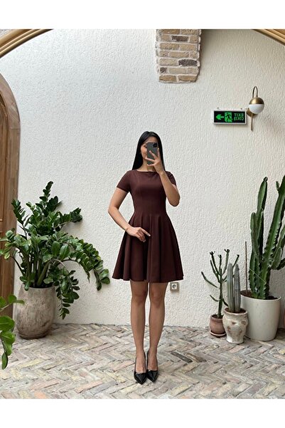 By Hanife Beyazateş KADIN KISA KOLLU VOLANLI MİNİ KLOŞ ELBİSE