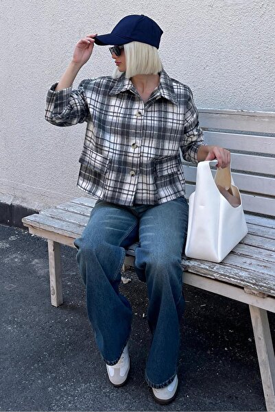 Madmext Siyah Düğmeli Gömlek Yaka Oduncu Kısa Ceket MG2181