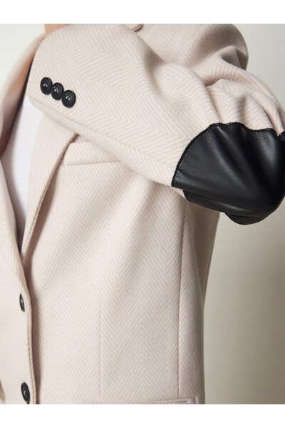 shcenco Kadın Bej Herringbone Desenli Oversize Fit Deri Patch Detaylı Düğmeli Blazer Ceket