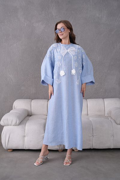 Miss Allos Rochie lungă de damă, cu broderie în față, cu flori de trandafir și cu piatră, cu fundă, cu detaliu de panglică