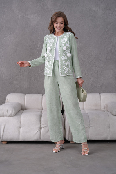 Miss Allos Дамски комплект от ленено яке и панталон с бродерия отпред, рози и камъни