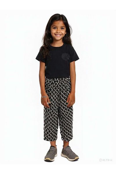wakawakakidsstore Set pentru fete crop top negru cu detalii de flori în relief și pantaloni largi cu model - negru
