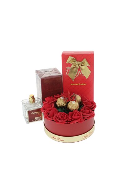 GiftExpress Experience women's gift set with flowers, chocolate and perfume