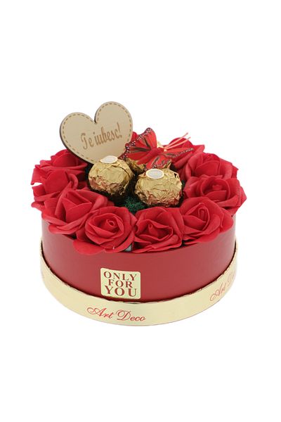 GiftExpress Arrangement with roses and chocolate I Love You 15cm