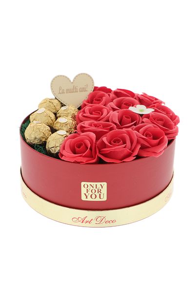 GiftExpress Floral arrangement red roses and Ferrero 20cm