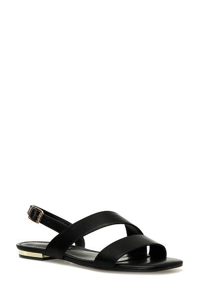 Nine West صندل مسطح للنساء من LOGAN 4FX باللون الأسود