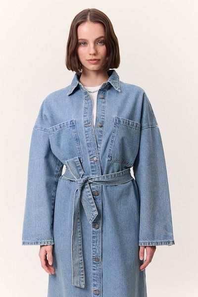 Manuka Hellblaues Jeanshemdkleid mit Knöpfen