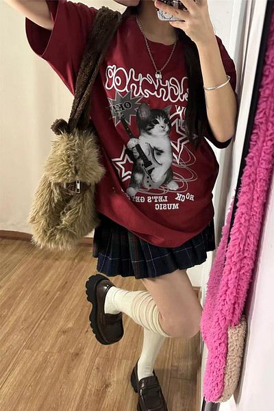 Köstebek Burgundy Playing Guitar Cat Unisex T-Shirt