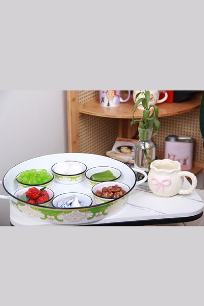 Generic Breakfast tray with lid and serving bowls
