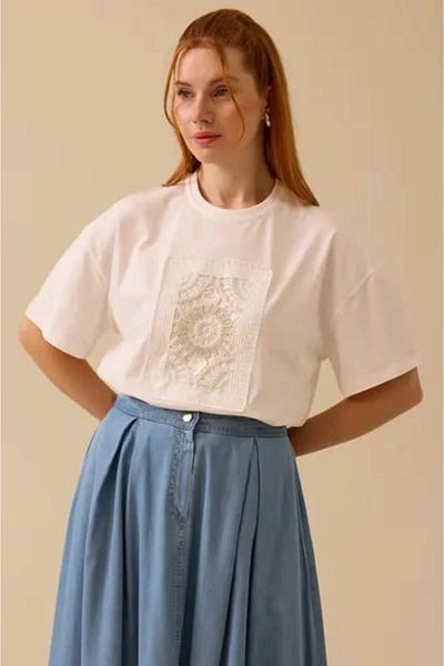 SEÇİL Tricou cu detalii cu motive pentru femei - alb