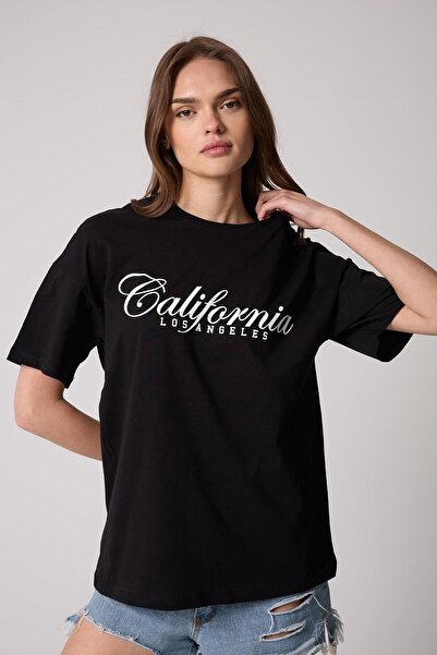 AMİDA تي شيرت نسائي أسود كبير الحجم مطبوع كاليفورنيا - 2517