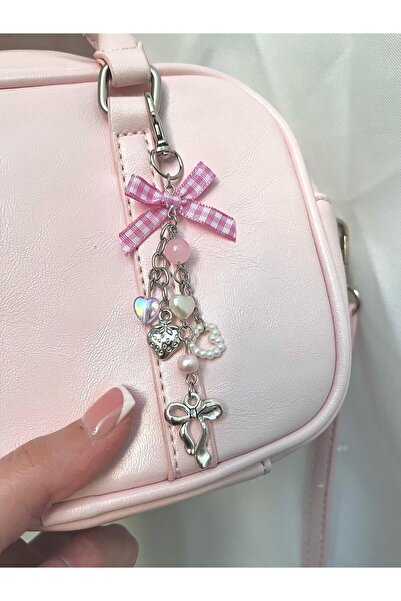 bohemian takı tasarim Pembe Ekose Fiyonklu Çilekli Çanta Charmı