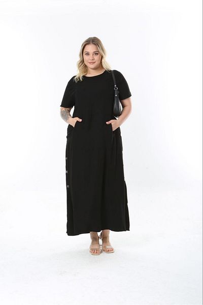 Butik Nilyam Γυναικείο φόρεμα μεγάλου μεγέθους με τσέπες καγκουρό με λεπτομέρεια με κουμπιά 24746