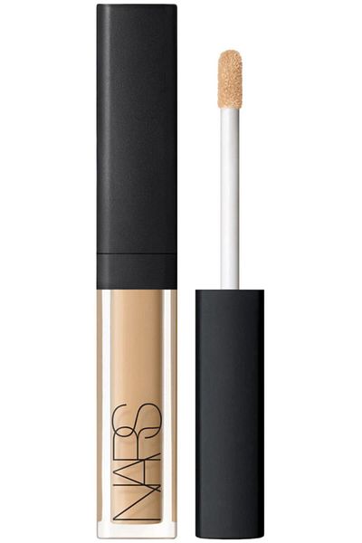 Nars مكاديميا ميني كونسيلر كريمي بتأثير تفتيح البشرة بحجم مناسب للسفر، 1.4 مل