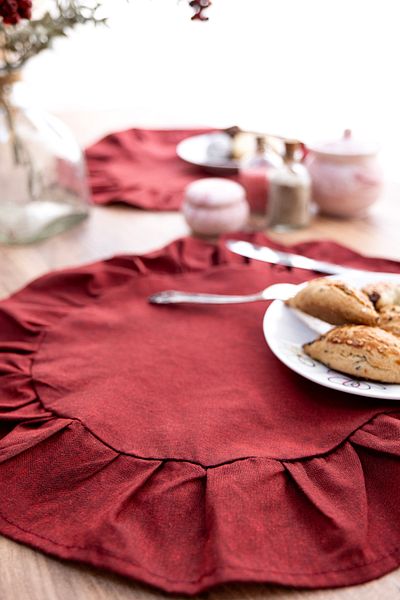 Morlay Set of 2 Doily Round Doilies - Frilly Cotton Linen, 40 cm - Red Color