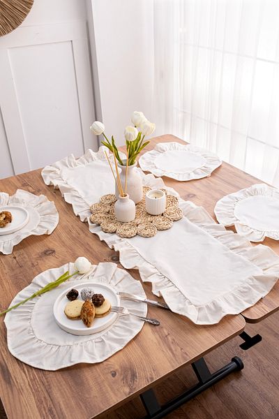 Morlay 5 Piece Ruffle Tableware Presentation Set 4 Pieces of American Service Plates + 1 Piece Ruffle Runner - 40X110 cm