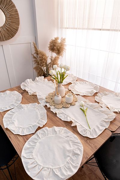 Morlay 7 Piece Ruffle Tableware Presentation Set 6 Pieces of American Service Plates + 1 Piece Ruffle Runner - 40X110 cm