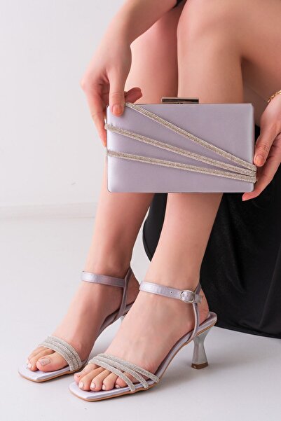 lmn ayakkabı نعل عظام ستان فضي، اسفنج 5 ملم، ثلاثة صفوف من الاحجار الملونة، 6...