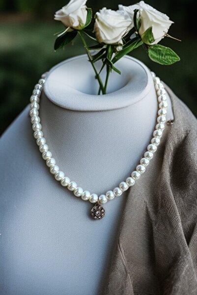 FAYRA ACCESSORIES Papatya Figürlü Tek Sıra İnci Kolye