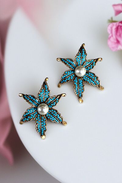 FAYRA ACCESSORIES Lily Flower Figure Earrings