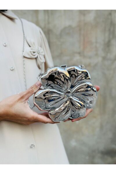 Çanta Trend Μεταλλική βραδινή τσάντα φόρεμα σε σχήμα λουλουδιού με μακριά αλυσίδα