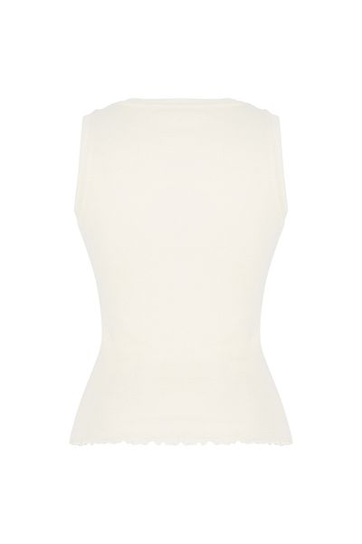 Mudo Crew Neck Sleeveless Fitted Blouse