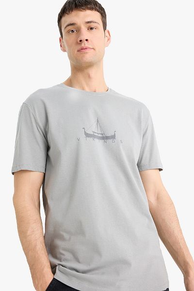 DeFacto 100% Cotton Vikings Regular Fit Crew Neck Short Sleeve T-Shirt E4763Ax25Sp