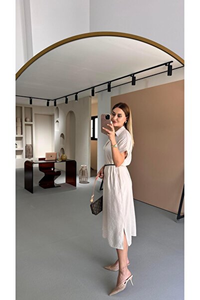 Sezgi Tekin Φόρεμα Premium Series με λεπτομέρεια με ζώνη και σχισμή από πέτρα