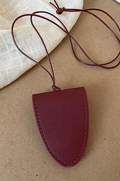 TAKIŞTIR Bordo Renk Boyundan Asmalı Deri Gözlük Tutacağı