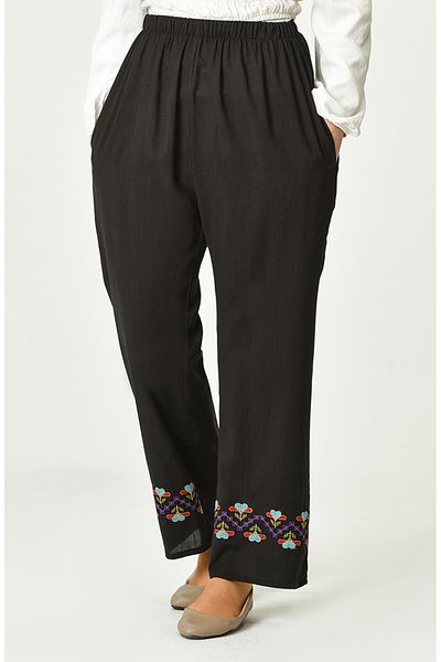 sefamerve Pantaloni brodați din viscoză 8080-04 Negru