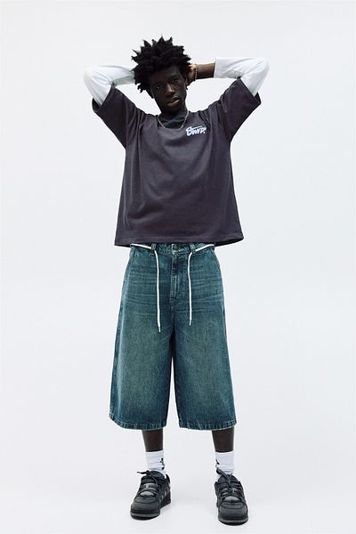 Pull & Bear Short sleeve T-shirt with STWD graffiti graphic