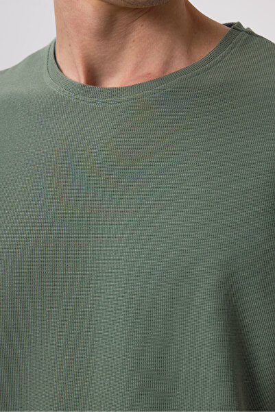 TOMMY LIFE Comfortable Form Basic Men's T-Shirt with Textured Green Surface - 88436