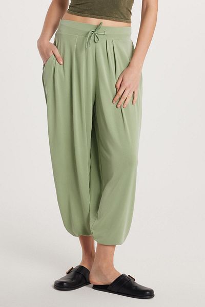 Tudors Women's Standard Fit Modal Fabric Pocket Lace-Up Waist Balloon Pants