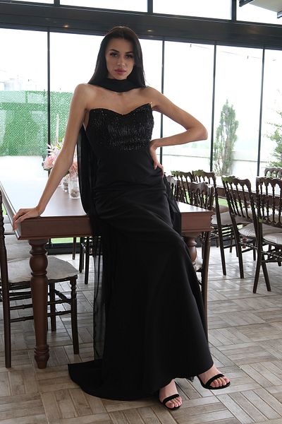 Feminist Stylish Evening Dress with Heart Neckline and Sequin Detail on the Chest Black 9705507