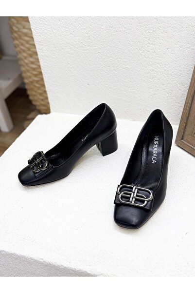 NUR KARACA 25Y4101 ÖNÜ TOKA DETAYLI HAKİKİ DERİ KÜT BURUN 6CM KALIN TOPUKLU AYAKKABI KADIN