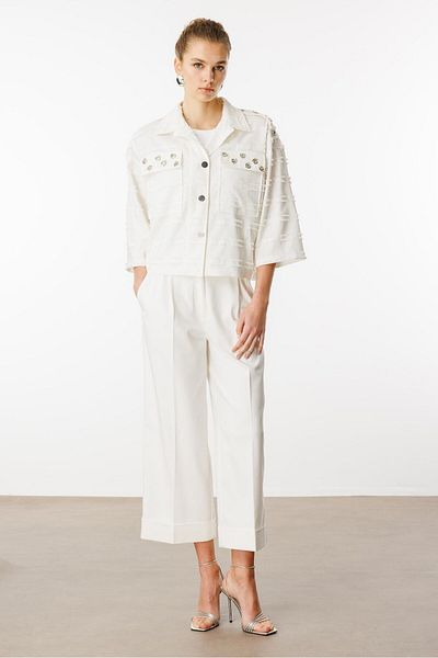 Moda İlgi Modailgi Metal Accessories and Pearl Detailed Off Shoulder Short Unlined Jacket Ecru