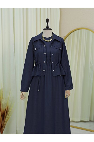 HİJABAYA فستان جيليه بخصر مربوط بأزرار معدنية