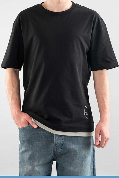 bombe Ανδρικό μπλουζάκι με λαιμόκοψη Basic Semi Oversize Μαύρο μπλουζάκι με απλό εμπριμέ