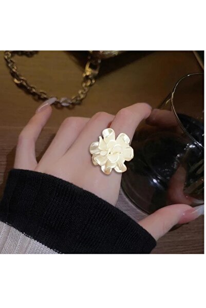 mos&more White Resin Camellia Flower Adjustable Ring