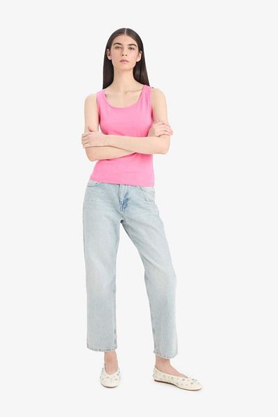 DeFacto New Season Slim Fit Slim Fit Basic μονόχρωμο εσώρουχο με στρογγυλή λαιμόκοψη