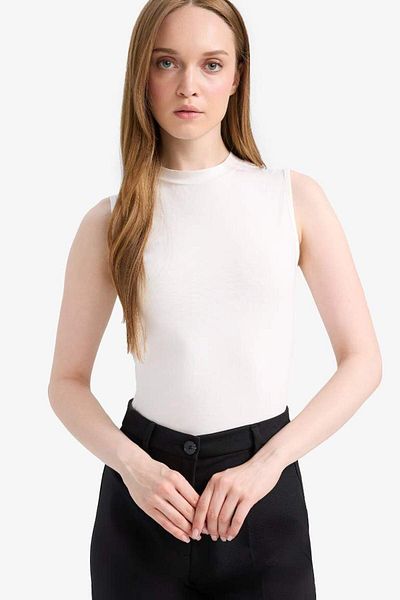 DeFacto New Season Crew Neck Basic Plain Undershirt