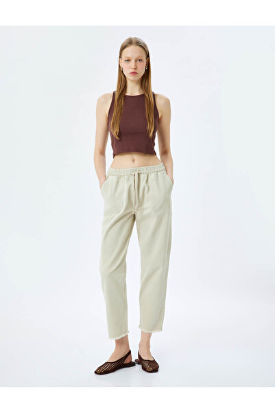 Koton بنطال تشينو بأرجل مستقيمة مع تفاصيل جيب ورباط على الخصر