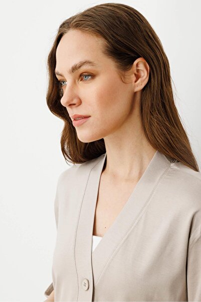 Desen Triko Women's V-Neck Long Sleeve Pocket Buttoned Combed Cotton Jacket Beige