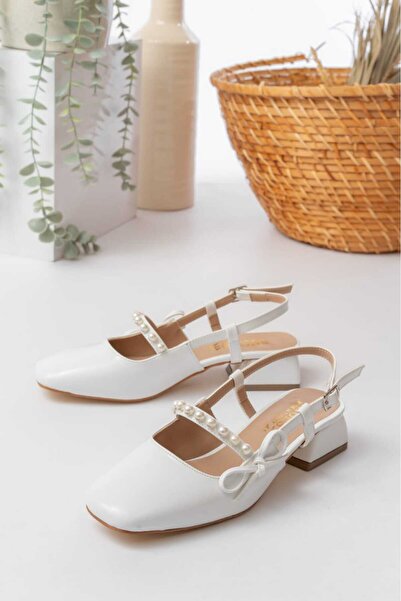 CLOVER SHOES حذاء نسائي كلاسيكي بكعب منخفض مع تفاصيل لؤلؤية