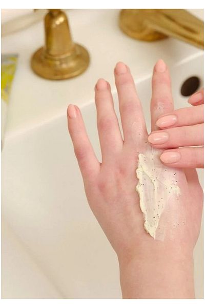 THE BODY SHOP Exfoliant pentru maini Canepa 75 ml