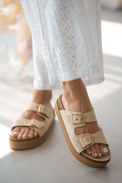 selinshoes Silly Double Gold Buckle Detailed Women's Slippers - Beige Suede