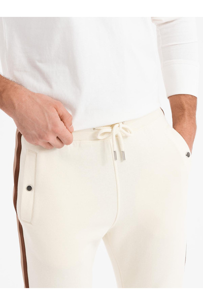 OMBRE Ανδρικό παντελόνι φόρμας με ριμπ ύφανση και ραφές στα μπατζάκια - κρεμ V3 OM-PASK-0258 L
