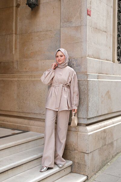 LOCCO Жіночий комплект з подвійним поясом і деталями з піле, пудровий